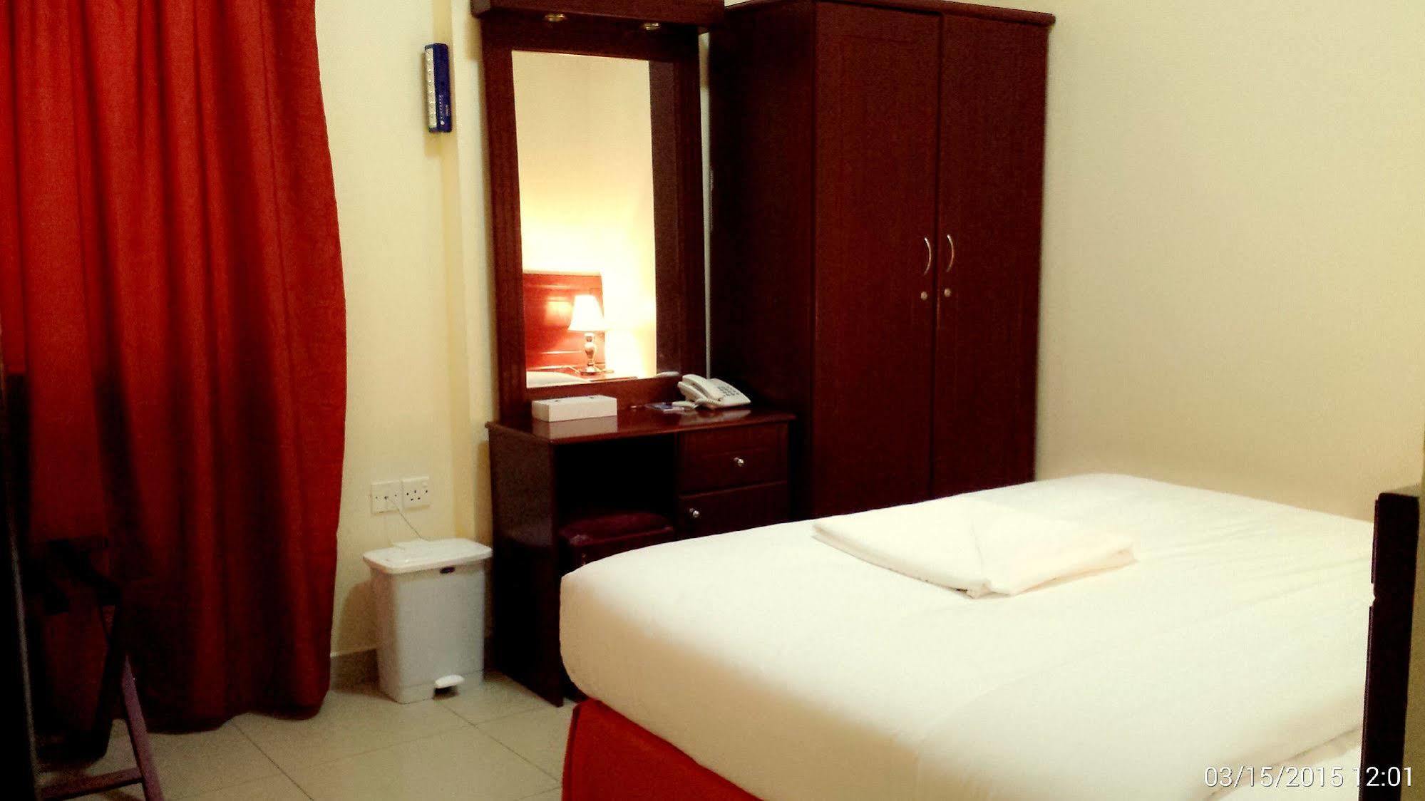 Al Reem Hotel Apartments Шарджа Экстерьер фото