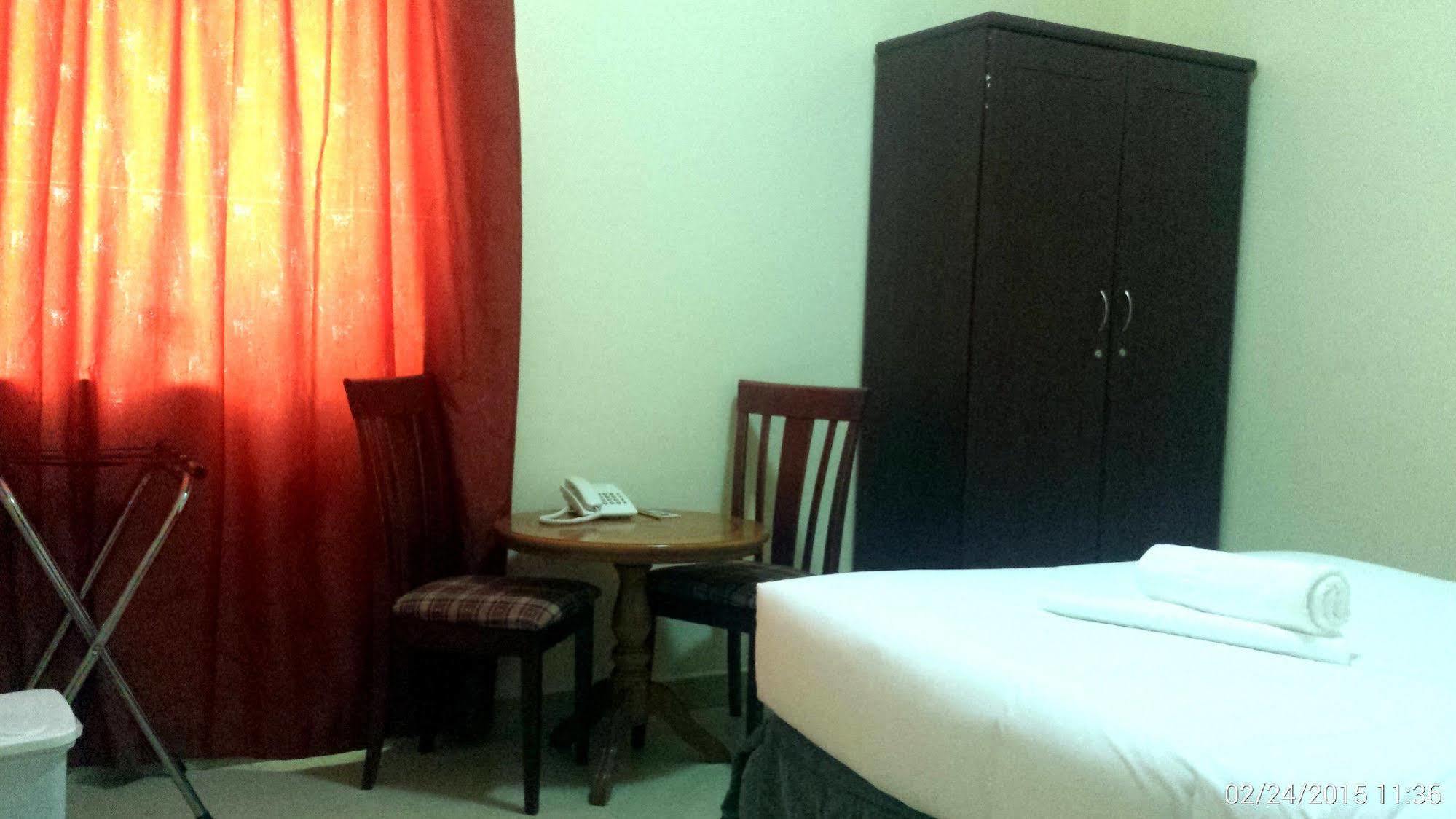 Al Reem Hotel Apartments Шарджа Экстерьер фото